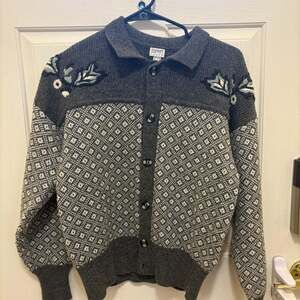 Vintage espirit Wool Cardigan Sweater with embroidery